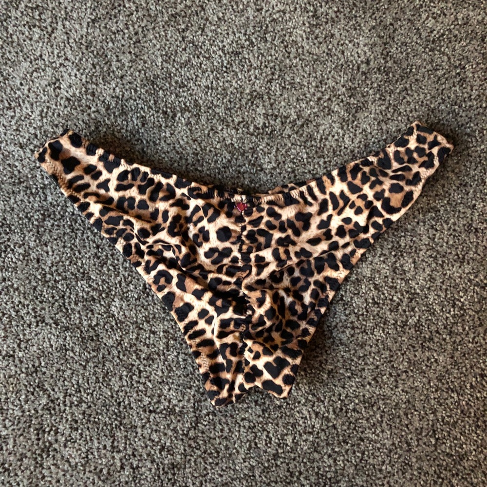 Leopard bikini bottoms